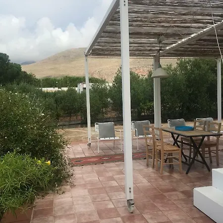 Casa Vacanze Castelluzzo Casa di campagna